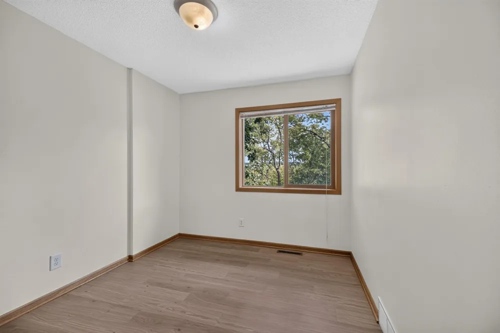6463 Delilah Avenue Inver Grove Heights, MN 55076