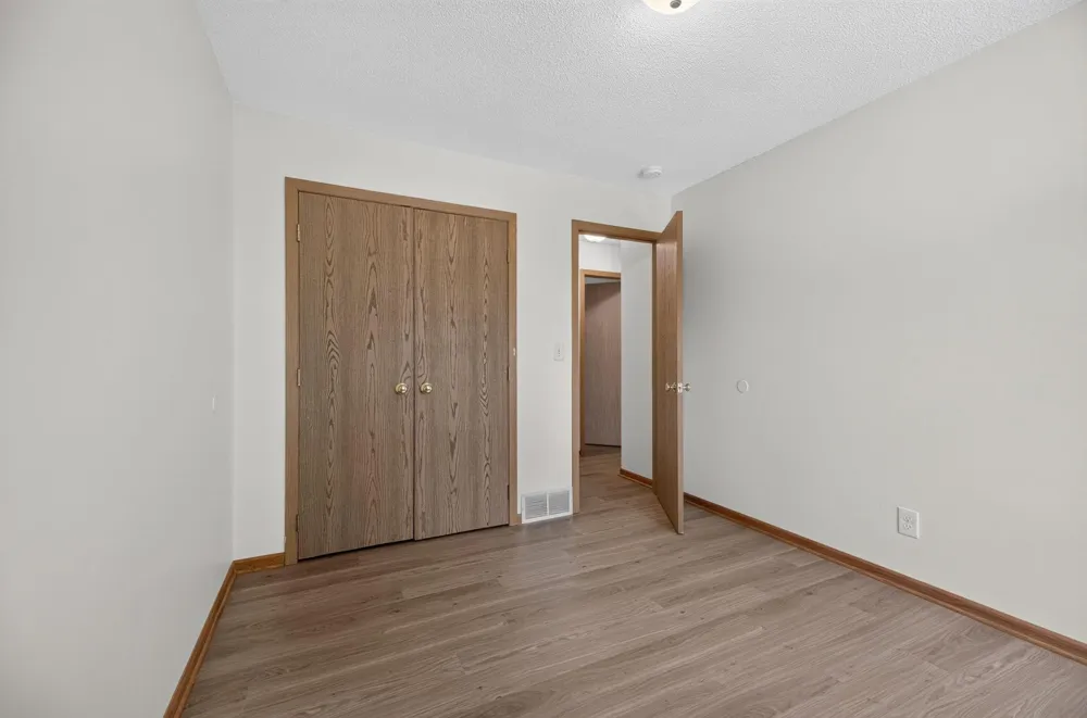 6463 Delilah Avenue Inver Grove Heights, MN 55076