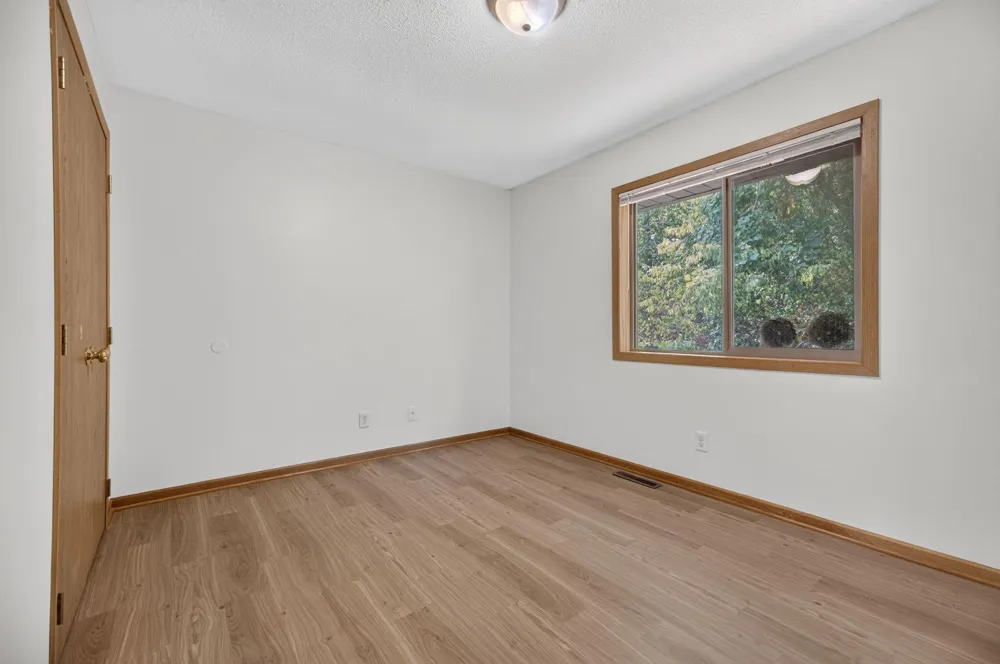 6463 Delilah Avenue Inver Grove Heights, MN 55076
