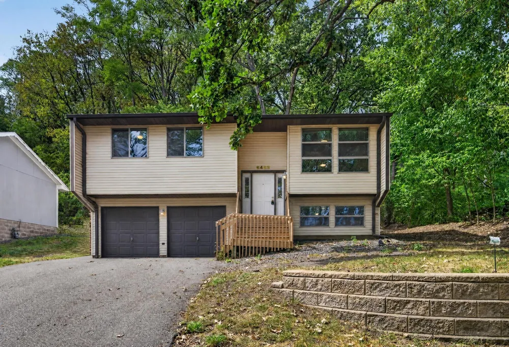 6463 Delilah Avenue Inver Grove Heights, MN 55076