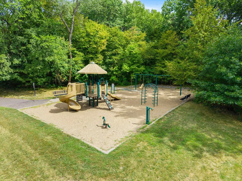 348 W Eagle Lake Drive Maple Grove, MN 55369