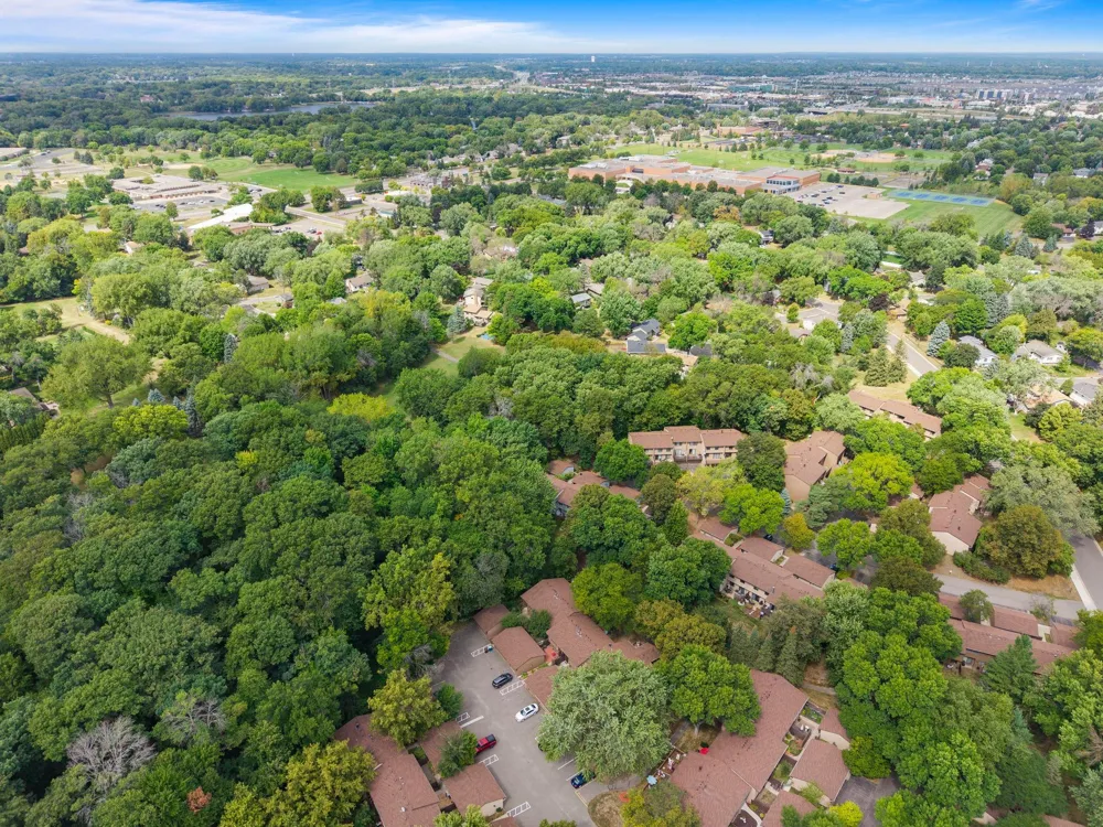 348 W Eagle Lake Drive Maple Grove, MN 55369