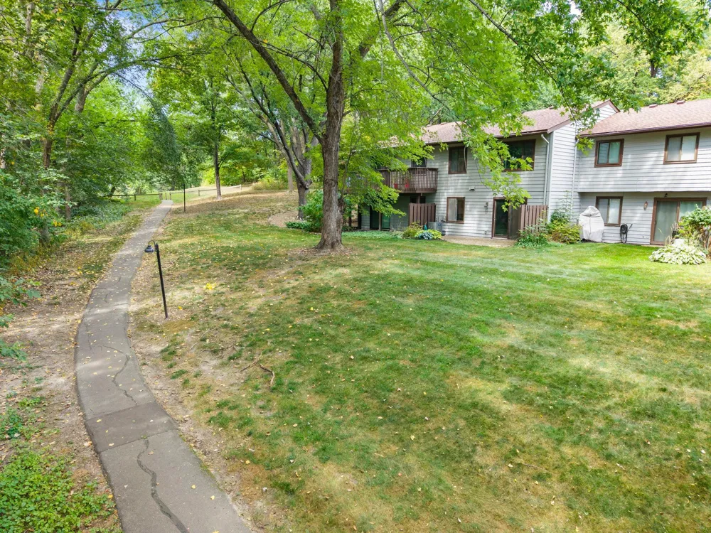348 W Eagle Lake Drive Maple Grove, MN 55369