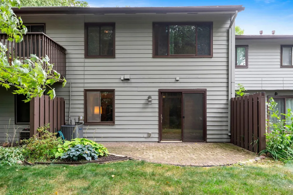 348 W Eagle Lake Drive Maple Grove, MN 55369