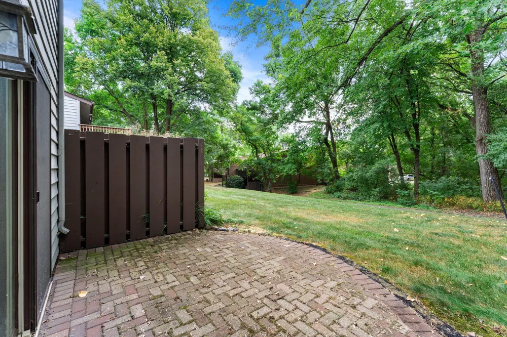 348 W Eagle Lake Drive Maple Grove, MN 55369