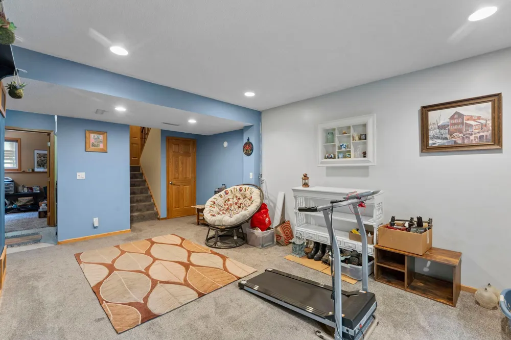 348 W Eagle Lake Drive Maple Grove, MN 55369