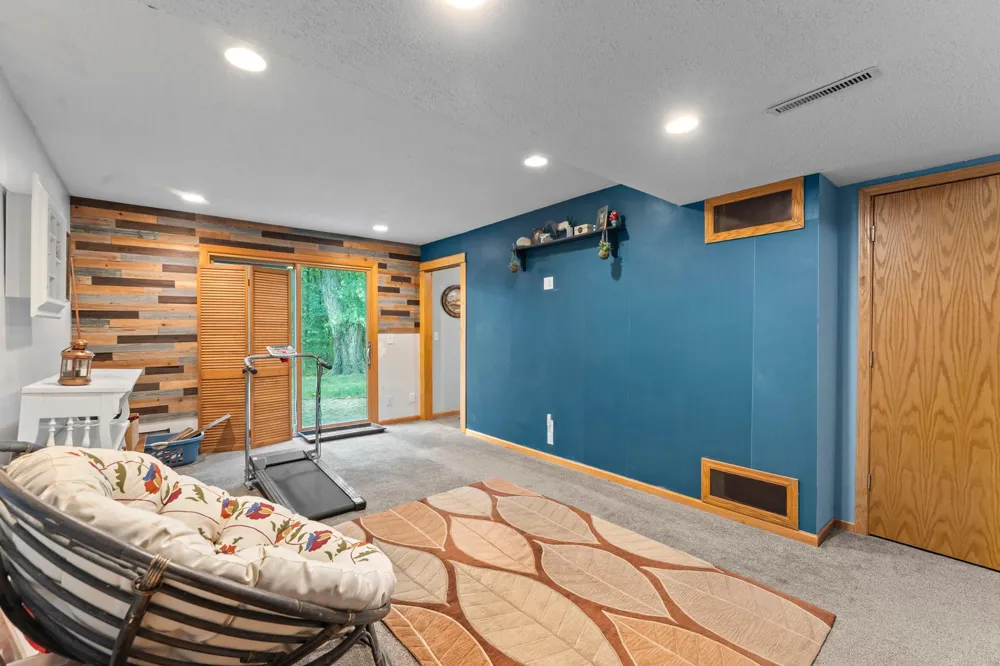 348 W Eagle Lake Drive Maple Grove, MN 55369
