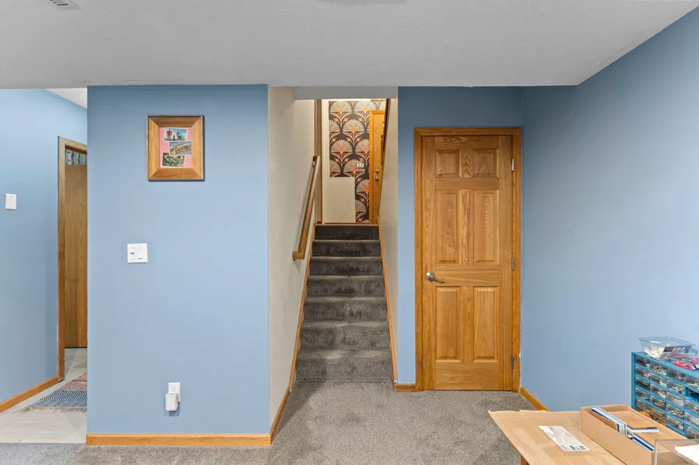 348 W Eagle Lake Drive Maple Grove, MN 55369