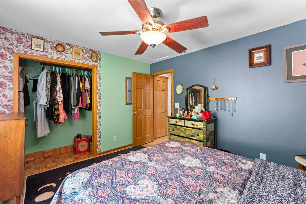 348 W Eagle Lake Drive Maple Grove, MN 55369