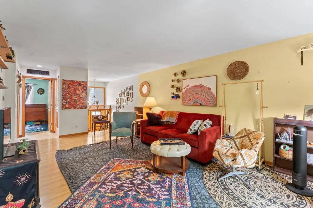 348 W Eagle Lake Drive Maple Grove, MN 55369