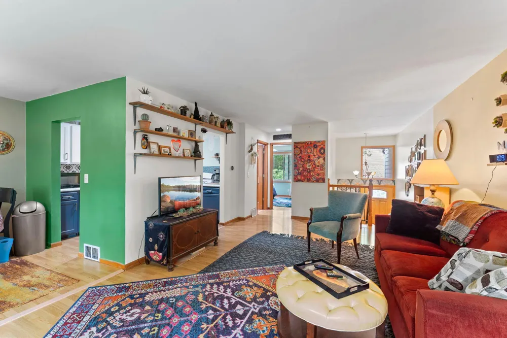348 W Eagle Lake Drive Maple Grove, MN 55369