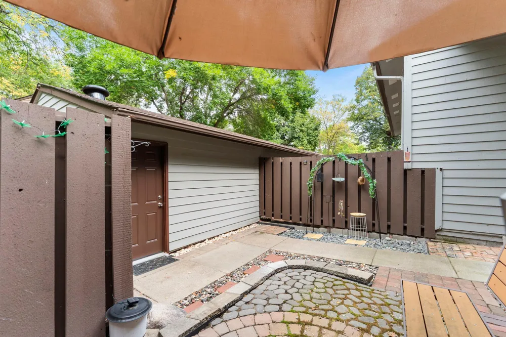 348 W Eagle Lake Drive Maple Grove, MN 55369