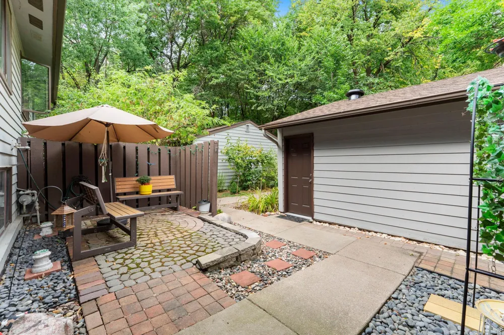 348 W Eagle Lake Drive Maple Grove, MN 55369