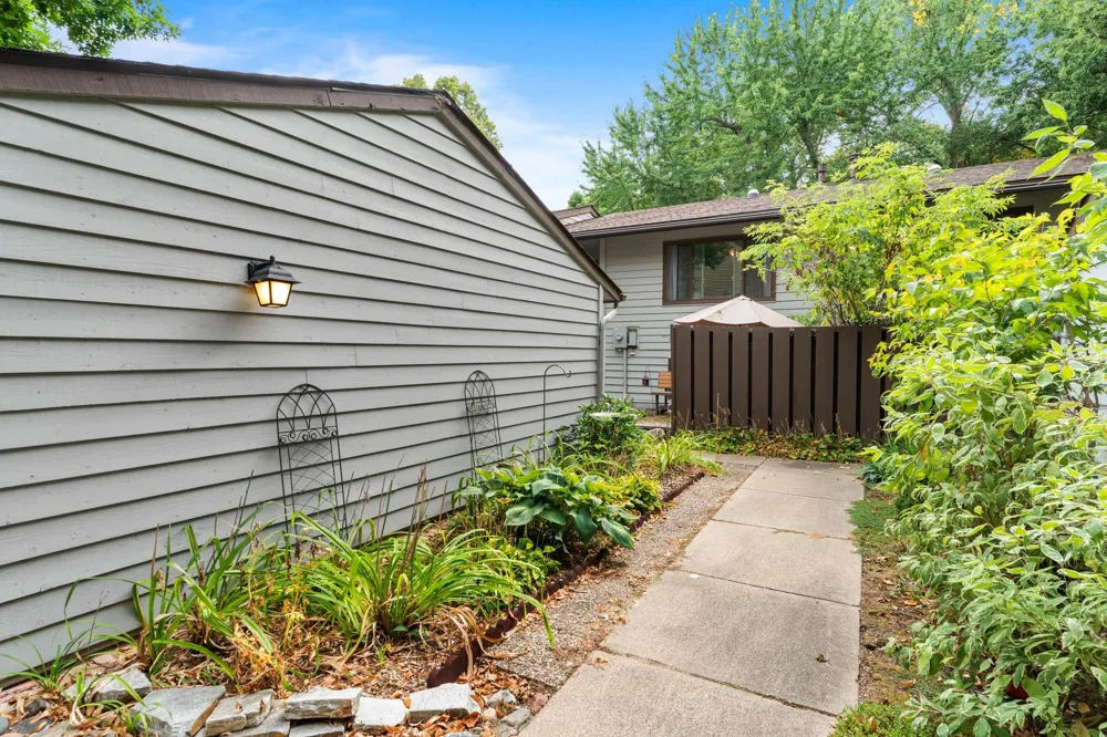 348 W Eagle Lake Drive Maple Grove, MN 55369