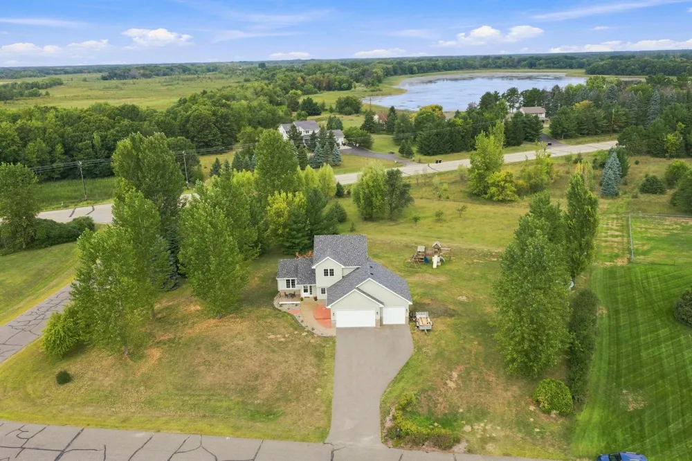 4463 194th Avenue NE East Bethel, MN 55092