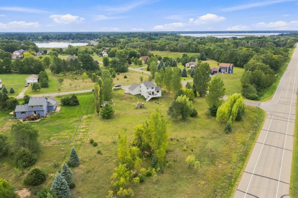 4463 194th Avenue NE East Bethel, MN 55092