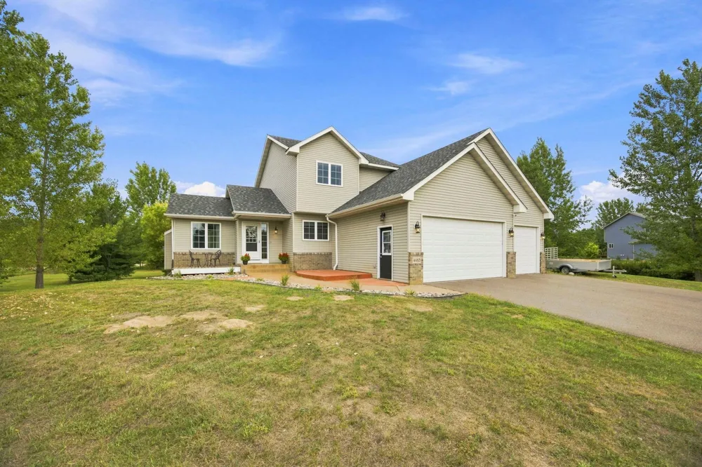 4463 194th Avenue NE East Bethel, MN 55092