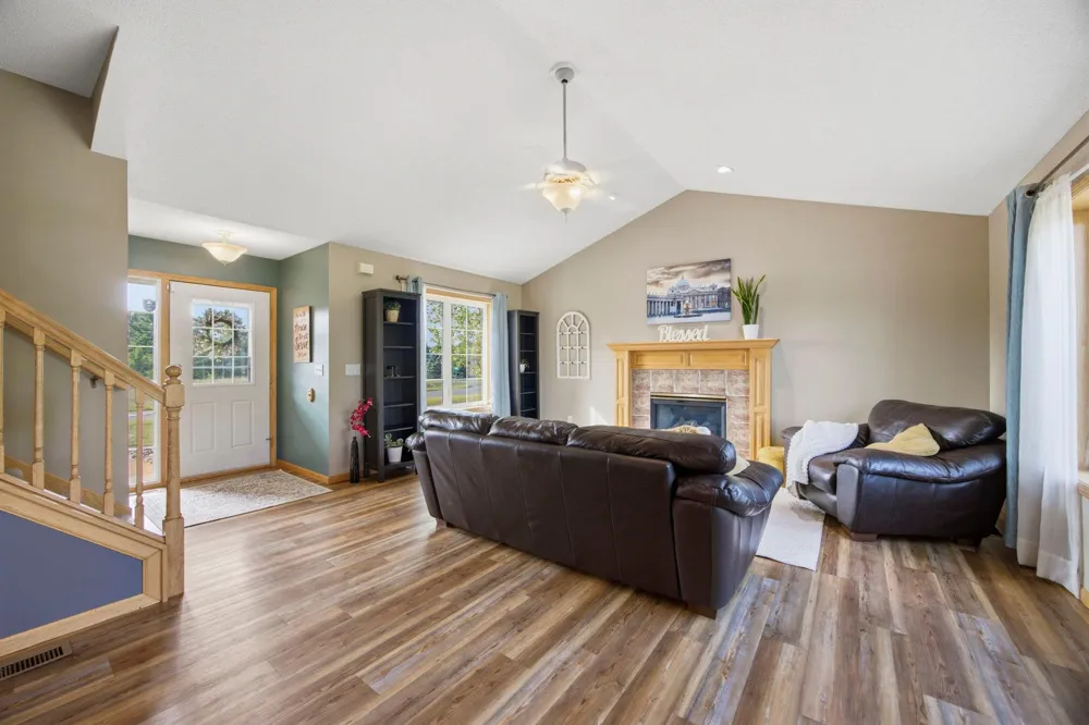 4463 194th Avenue NE East Bethel, MN 55092