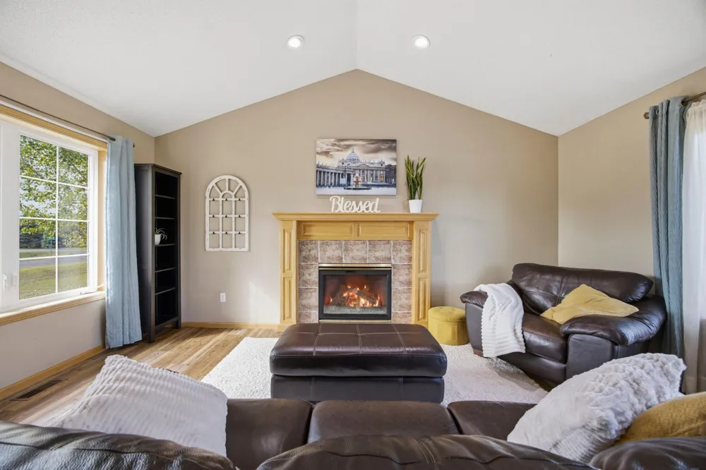 4463 194th Avenue NE East Bethel, MN 55092