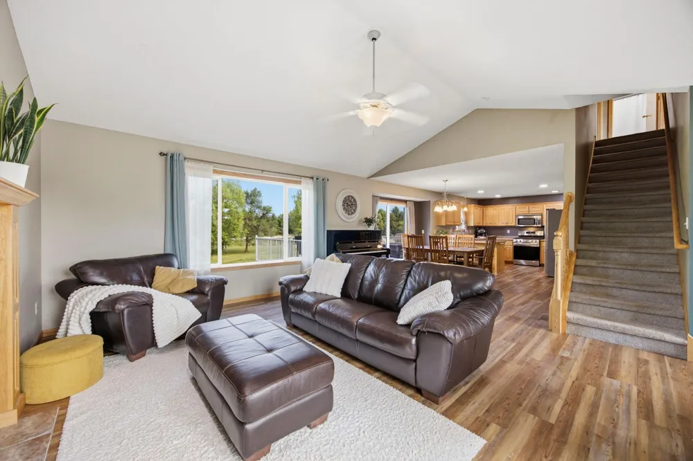 4463 194th Avenue NE East Bethel, MN 55092