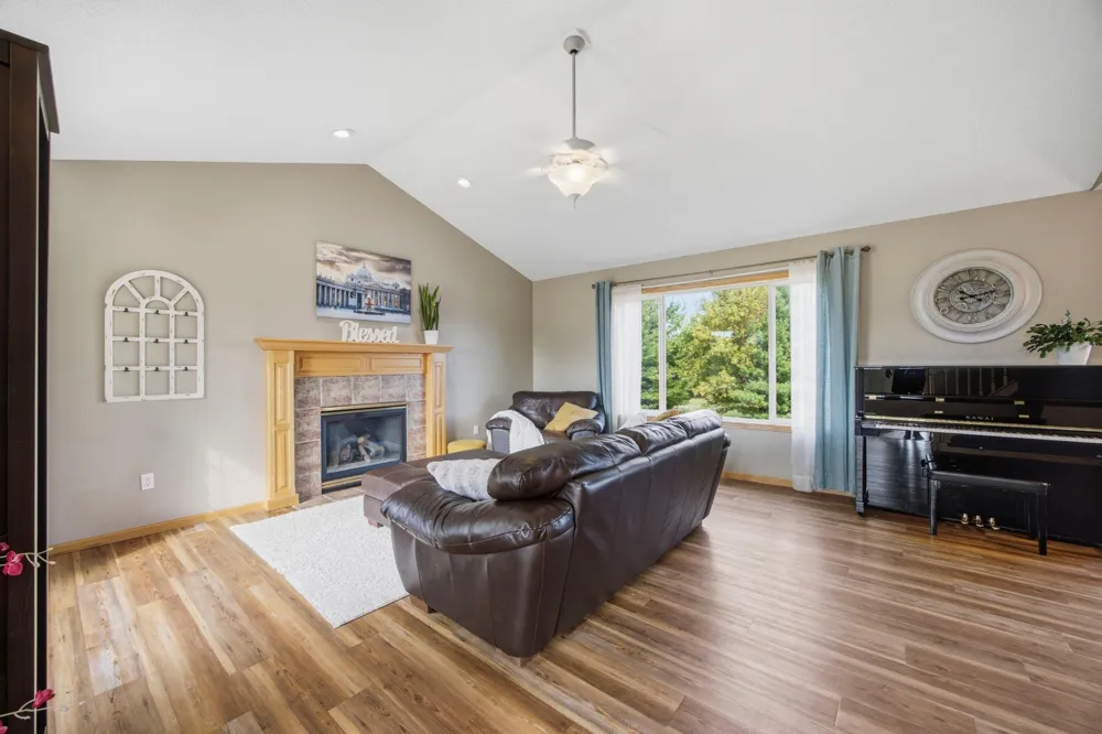 4463 194th Avenue NE East Bethel, MN 55092