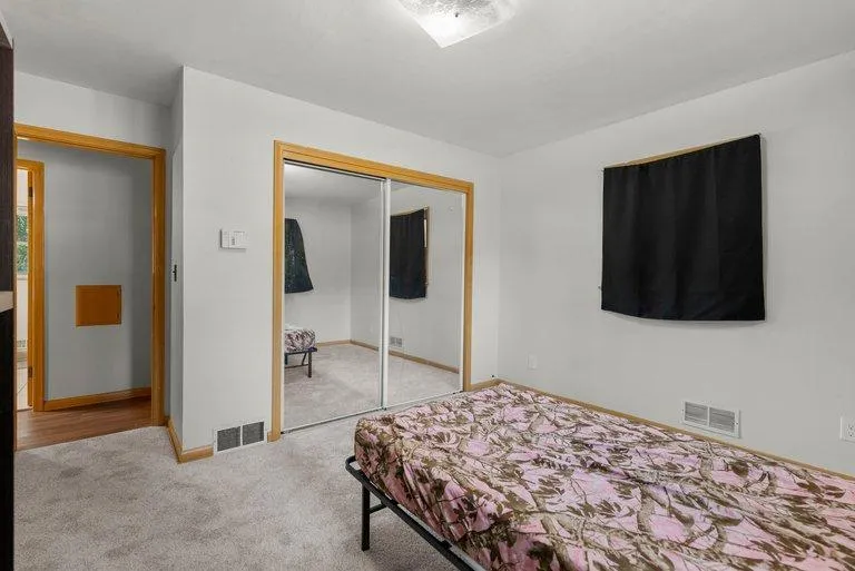 1689 Edgemont Street Maplewood, MN 55117