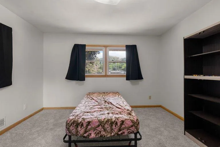 1689 Edgemont Street Maplewood, MN 55117