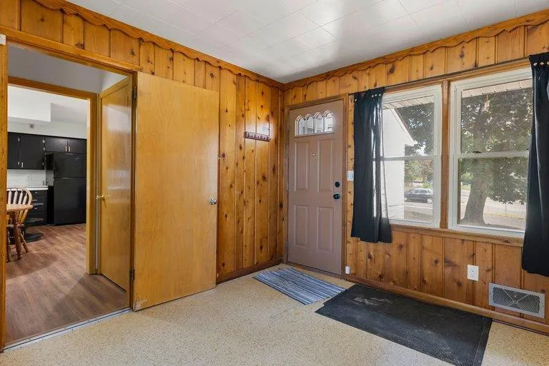 1689 Edgemont Street Maplewood, MN 55117