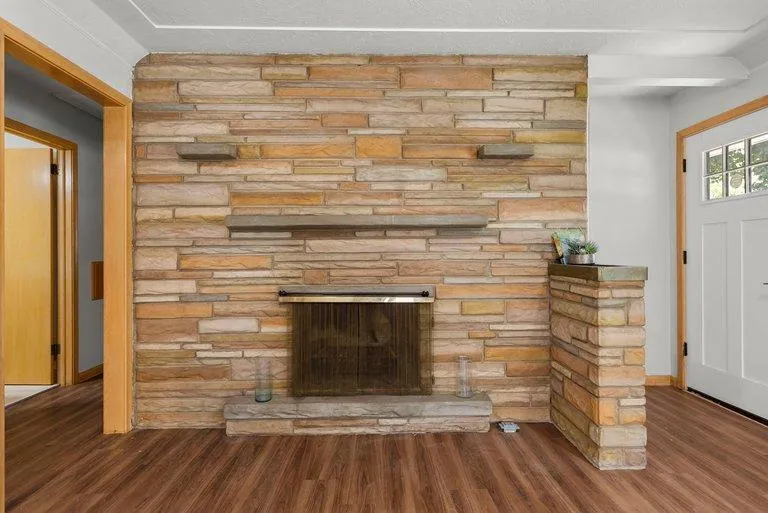 1689 Edgemont Street Maplewood, MN 55117