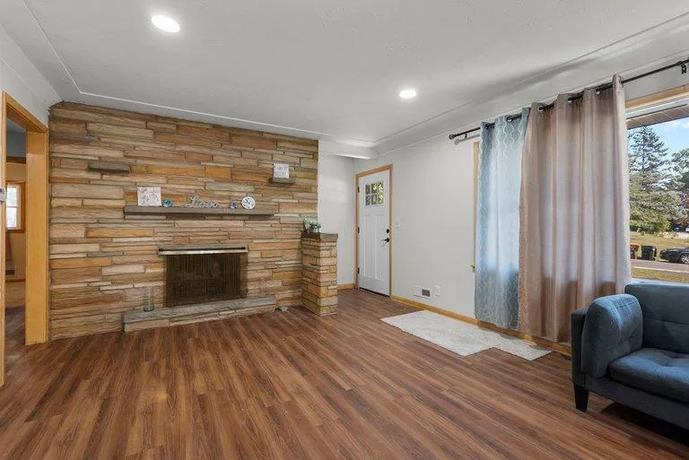 1689 Edgemont Street Maplewood, MN 55117