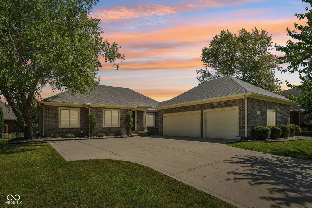 2819 Bloomsbury S Greenwood, IN 46143