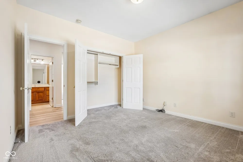 2819 Bloomsbury S Greenwood, IN 46143