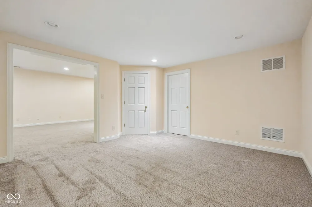 2819 Bloomsbury S Greenwood, IN 46143