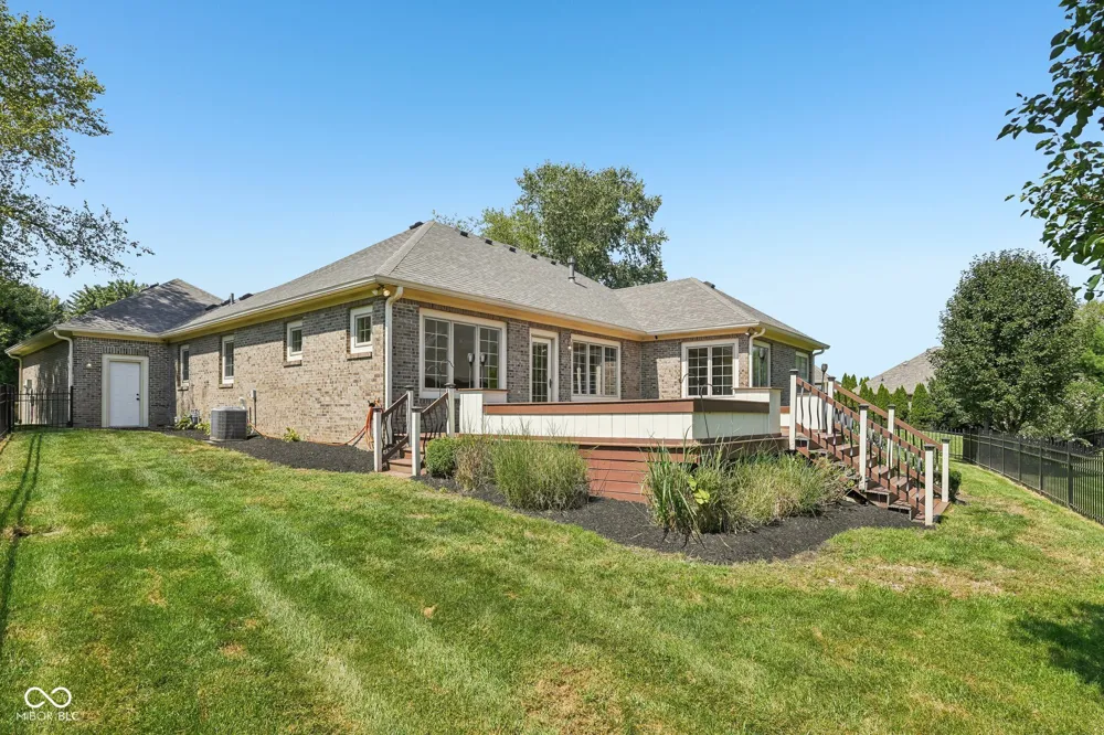 2819 Bloomsbury S Greenwood, IN 46143