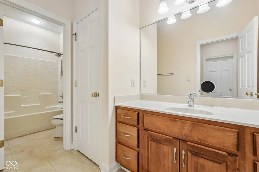2819 Bloomsbury S Greenwood, IN 46143
