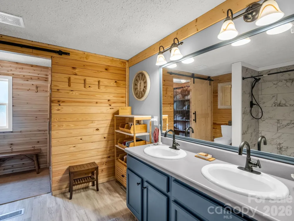 14 Old Possum Holler Road Hendersonville, NC 28739