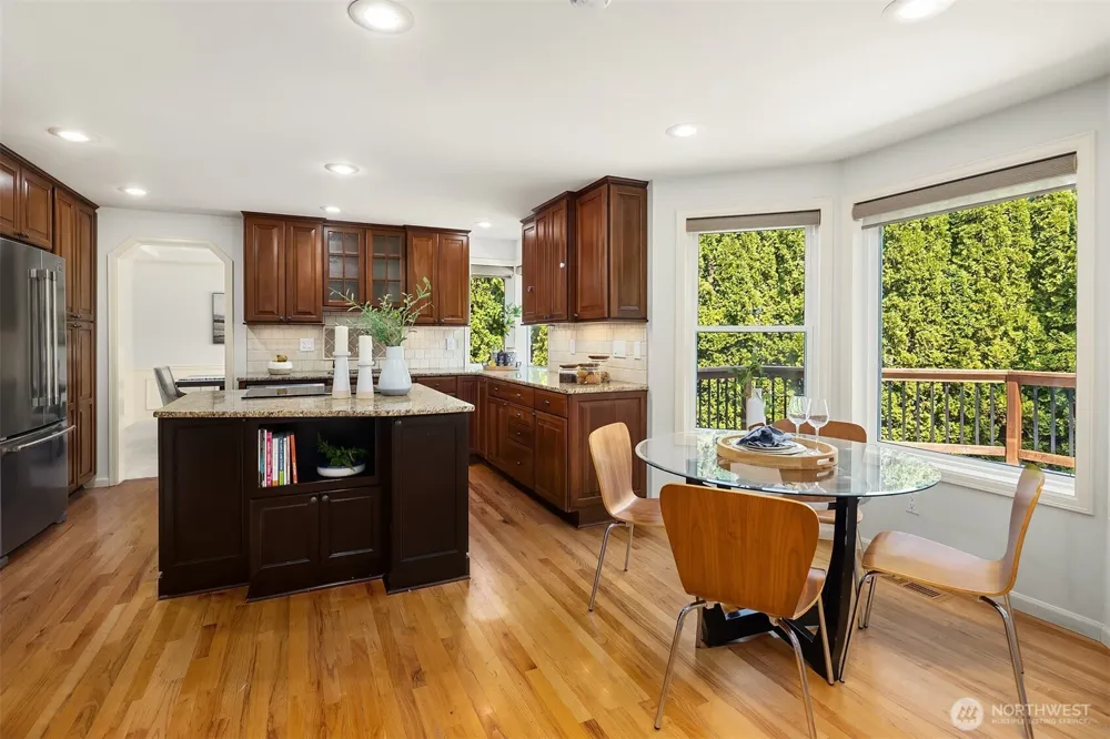 4718 191st Place NE Sammamish, WA 98074