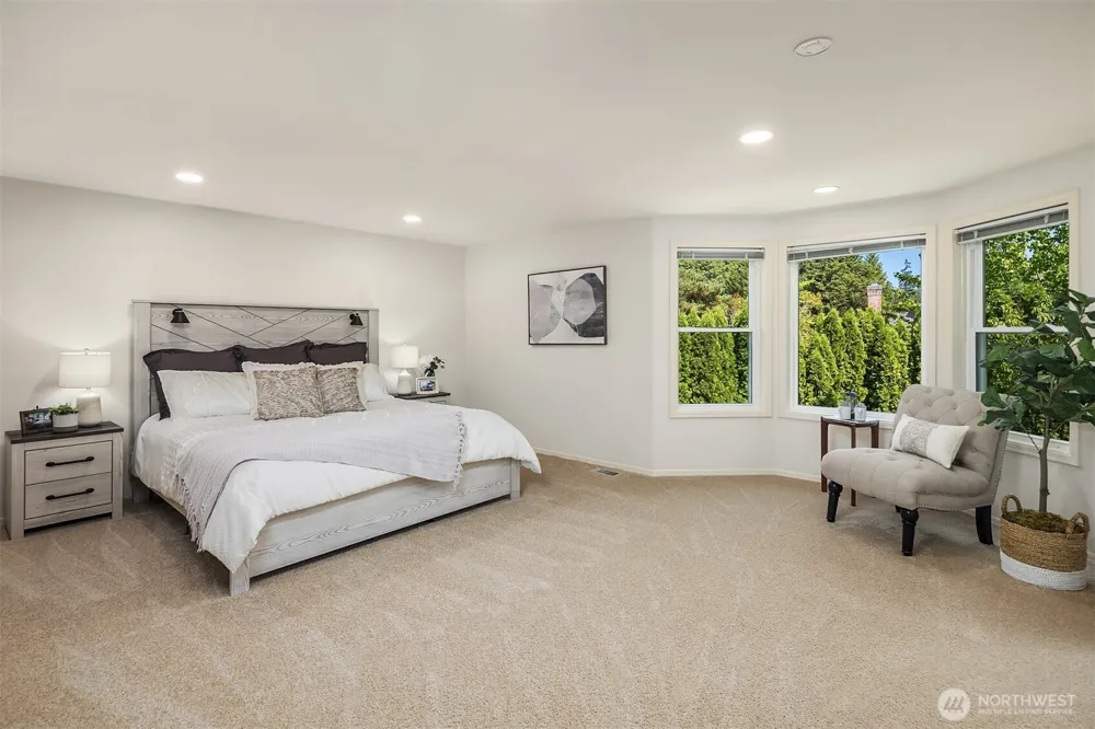 4718 191st Place NE Sammamish, WA 98074