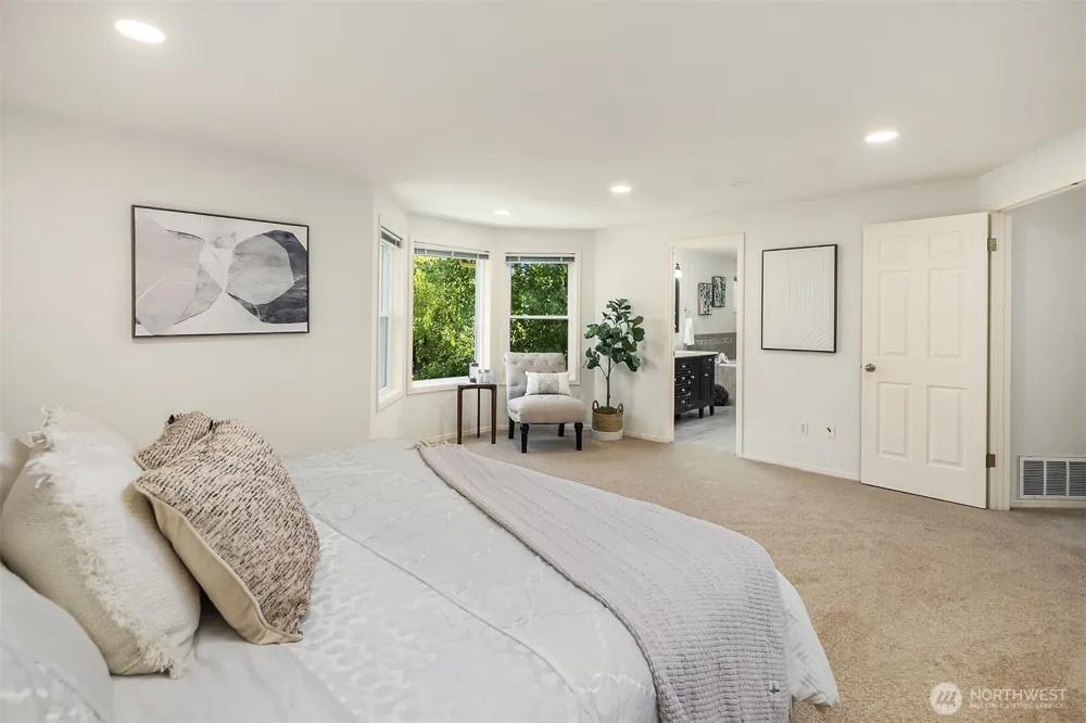 4718 191st Place NE Sammamish, WA 98074