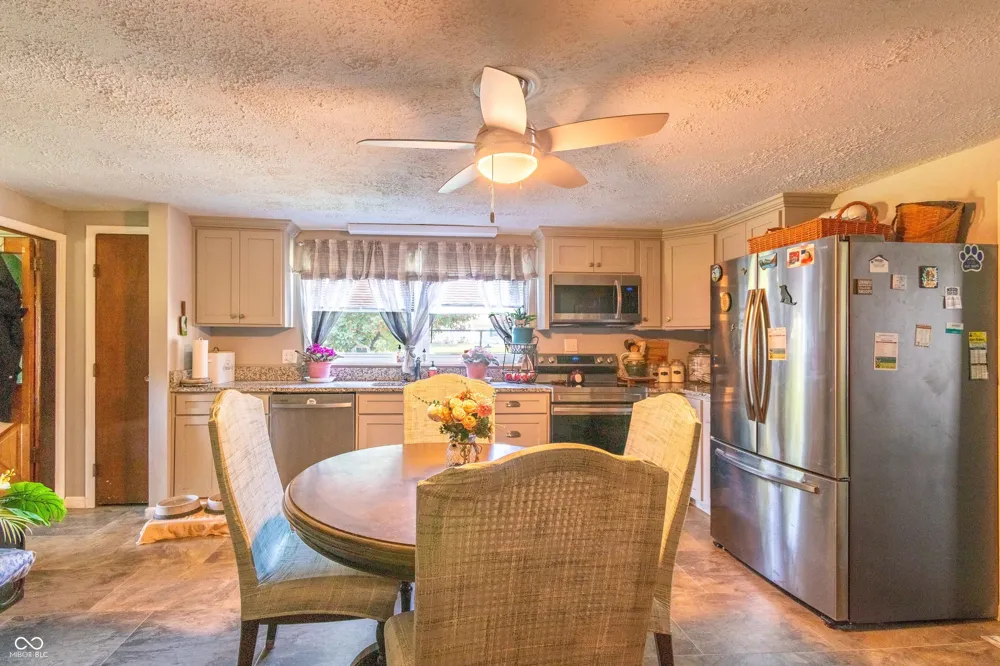 179 Cross Clayton, IN 46118