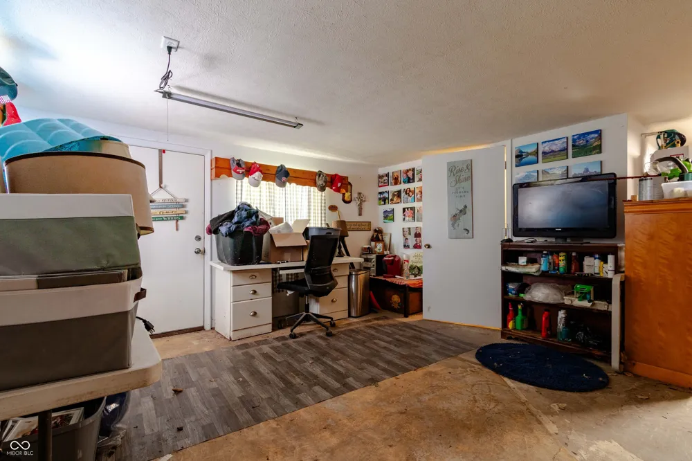 179 Cross Clayton, IN 46118