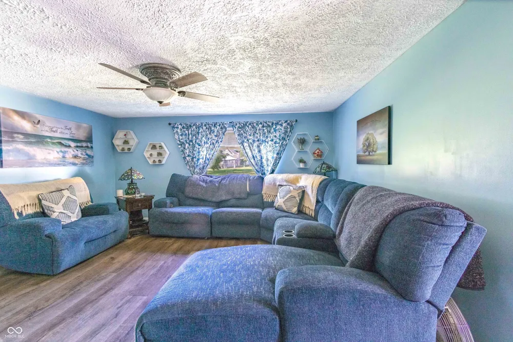 179 Cross Clayton, IN 46118