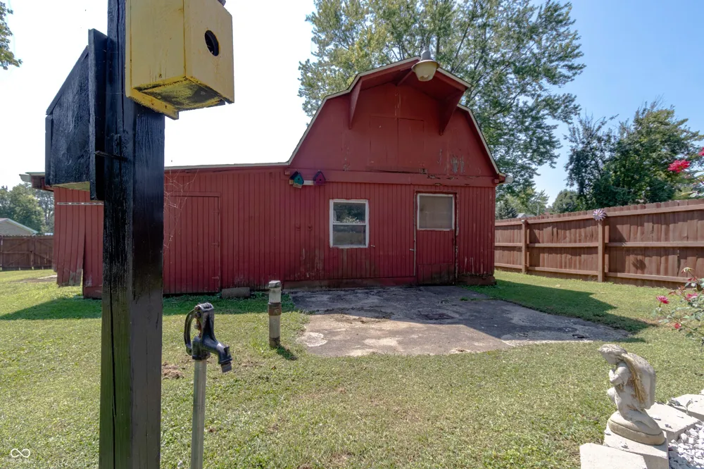 179 Cross Clayton, IN 46118