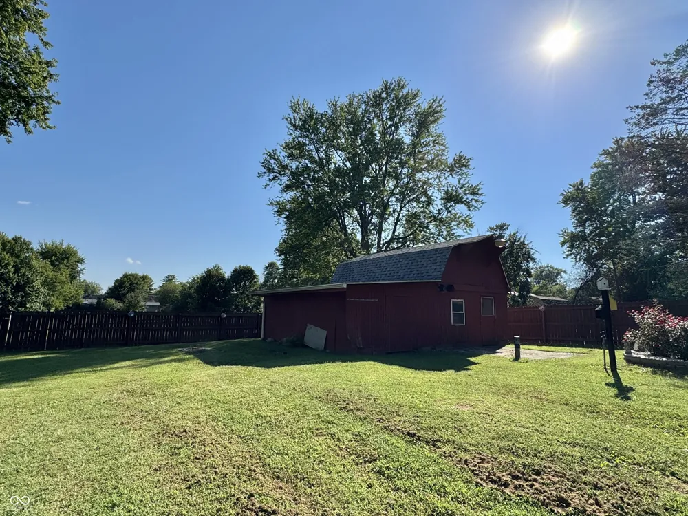 179 Cross Clayton, IN 46118