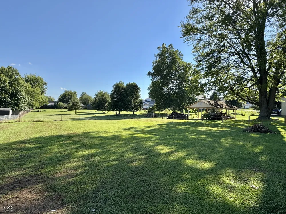 179 Cross Clayton, IN 46118