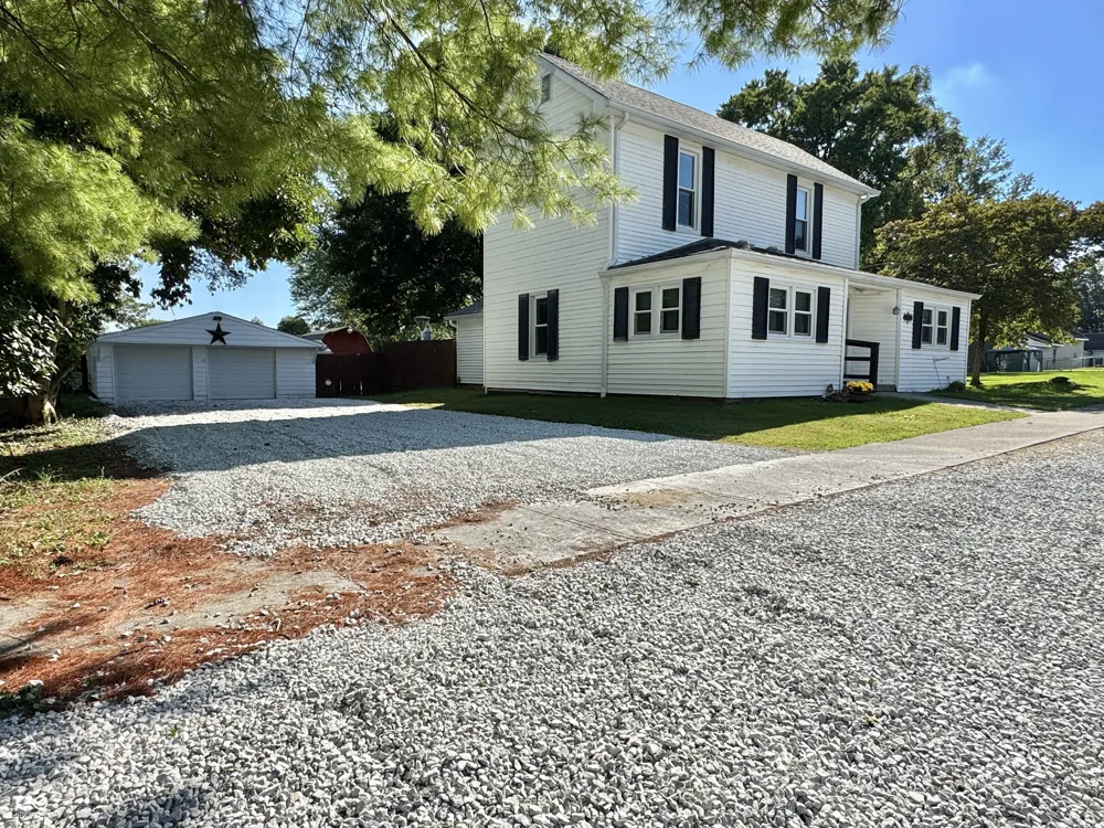 179 Cross Clayton, IN 46118