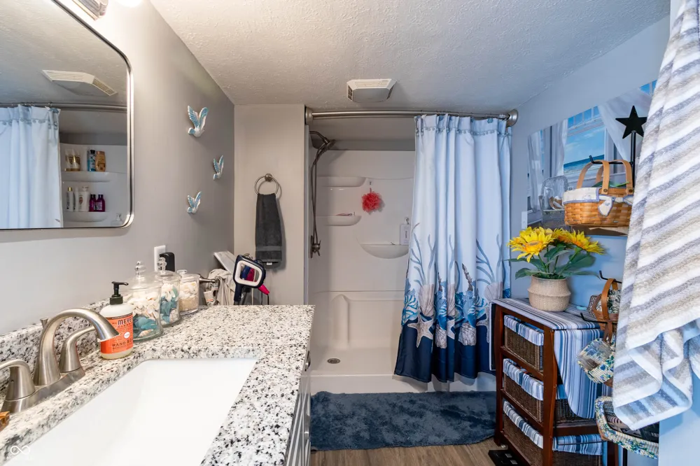179 Cross Clayton, IN 46118