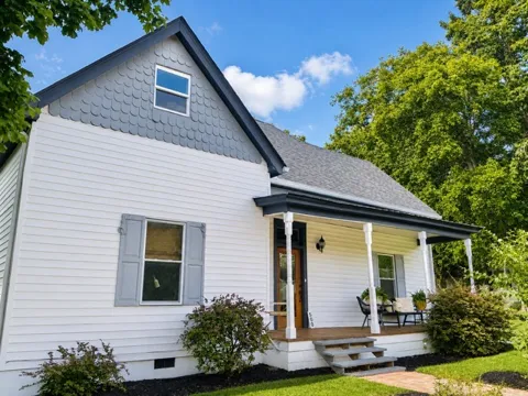 500 5th Ave E