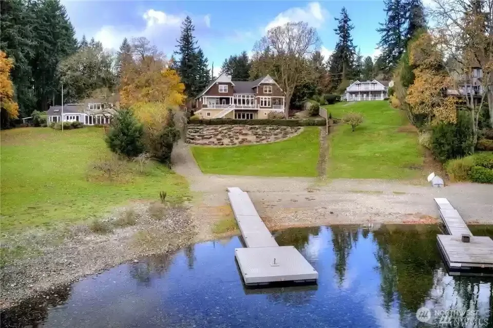 11621 Gravelly Lake Drive SW Lakewood, WA 98499