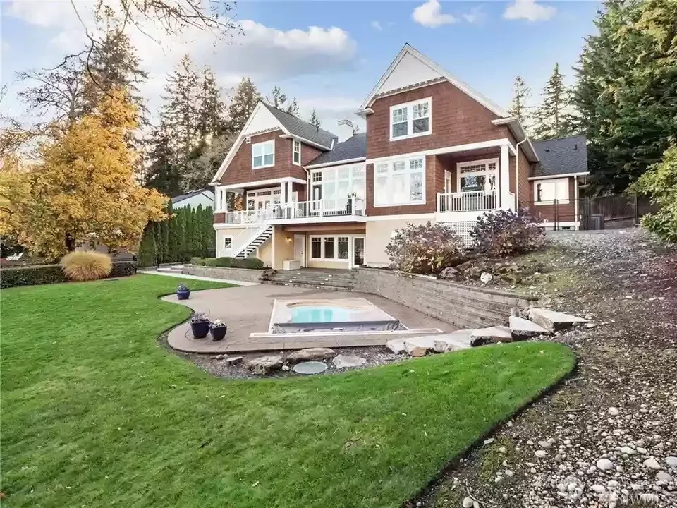 11621 Gravelly Lake Drive SW Lakewood, WA 98499